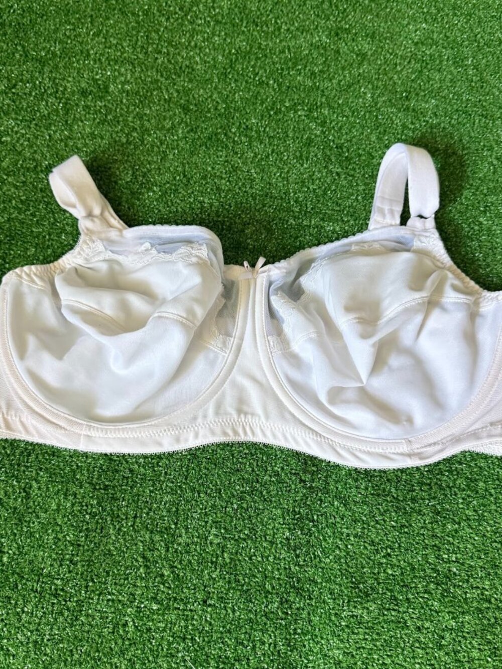 Vintage Bali White Floral embroidered Lace Underwire Bra 0180 Full Coverage 42D